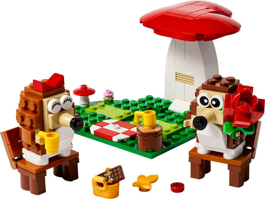 LEGO Easter Hedgehog Picnic Date 40711