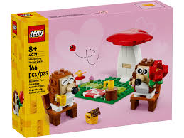 LEGO Easter Hedgehog Picnic Date 40711